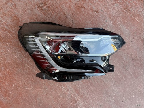 Renault Captur 2 Sağ Ön Far İcon 260104900R