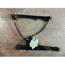 Renault Austral Sağ Ön Cam Krikosu 807205453R Renault Austral Sağ Ön Cam Krikosu 807205453R