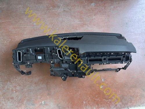 Renault Austral Komple Göğüs Torpido 681036904R 681008606R