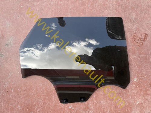 Renault Captur 2 Sağ Arka Kapı Camı 823000720R