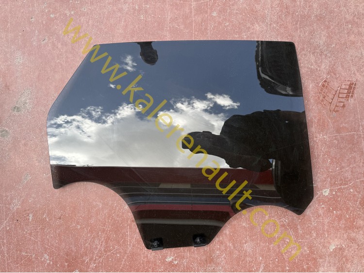Renault Captur 2 Sağ Arka Kapı Camı 823000720R