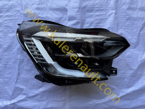 Renault Captur 2 Sağ Ön Far 260104095R