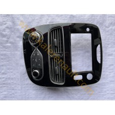 Renault Clio 4 Teyp Çerçevesi 682601844R Renault Clio 4 Teyp Çerçevesi 682601844R