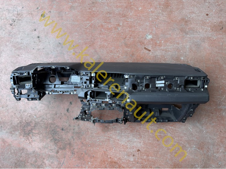 Renault Duster 3 Komple Göğüs Torpido 681034137R