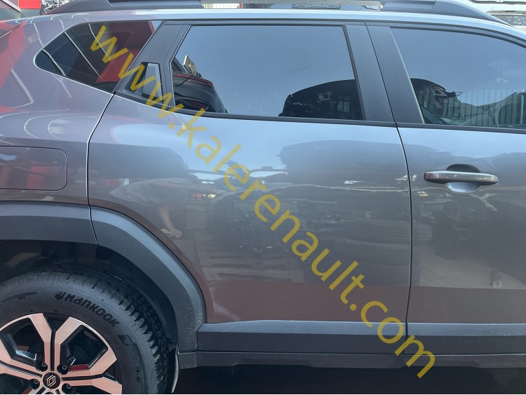 Renault Duster 3 Sağ Arka Kapı Camı 823002814R