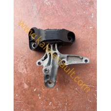 Renault Kadjar 1.5 dCi Sağ Motor Kulağı 113757824R 112848459R Renault Kadjar 1.5 dCi Sağ Motor Kulağı 113757824R 112848459R