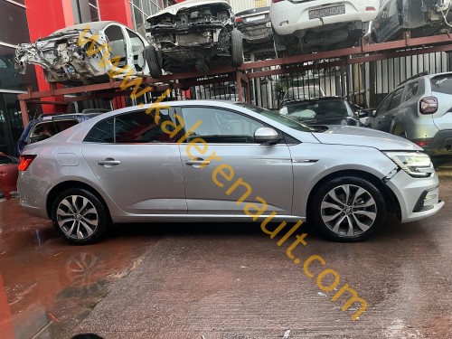 Renault Megane 4 Sağ Arka Kesme Çeyrek - Çamurluk (Arsenik Gri)