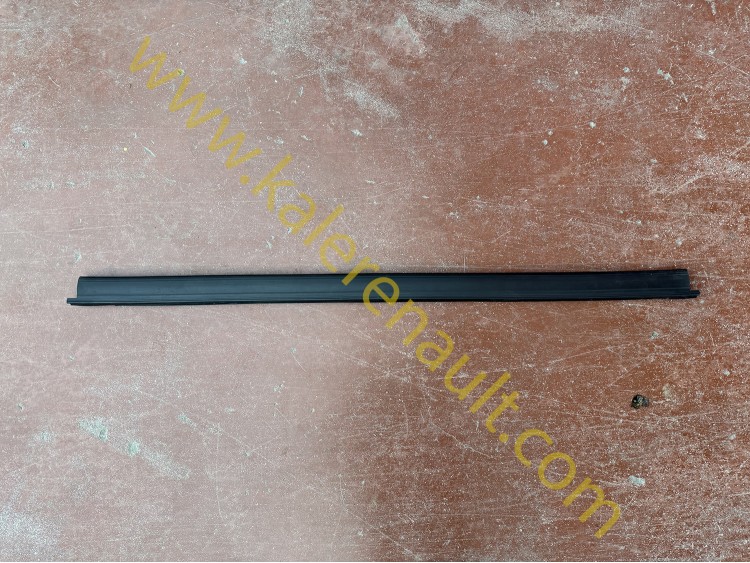 Renault Megane 4 Ön Cam Izgara Lastiği 668307238R