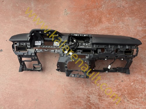 Dacia Sandero 3 Komple Göğüs Torpido 681002281R 681001566R