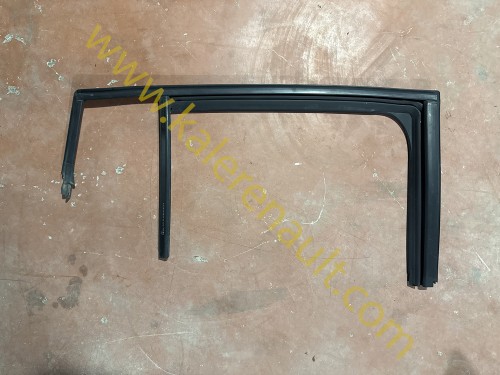 Dacia Sandero 3 Sağ Arka Kapı Cam Fitili 823307844R Dacia Sandero 3 Sağ Arka Kapı Cam Fitili 823307844R