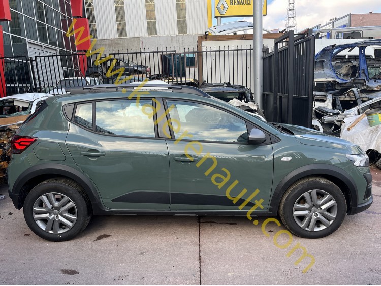 Dacia Sandero 3 Sağ - Sol - Ön - Arka Marşpiyel Kesme (Haki Yeşil)