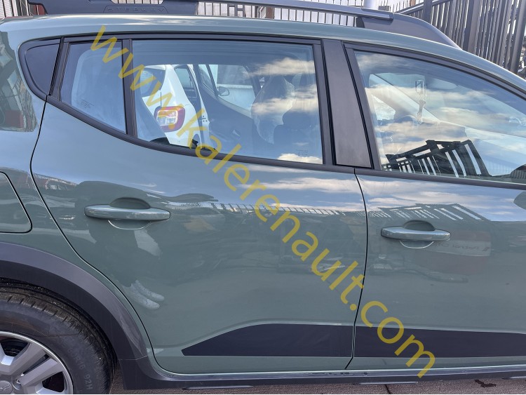 Dacia Sandero 3 Sağ Arka Kapı (Haki Yeşil)