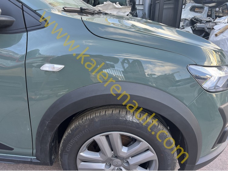 Dacia Sandero 3 Sağ Ön Çamurluk (Haki Yeşil)