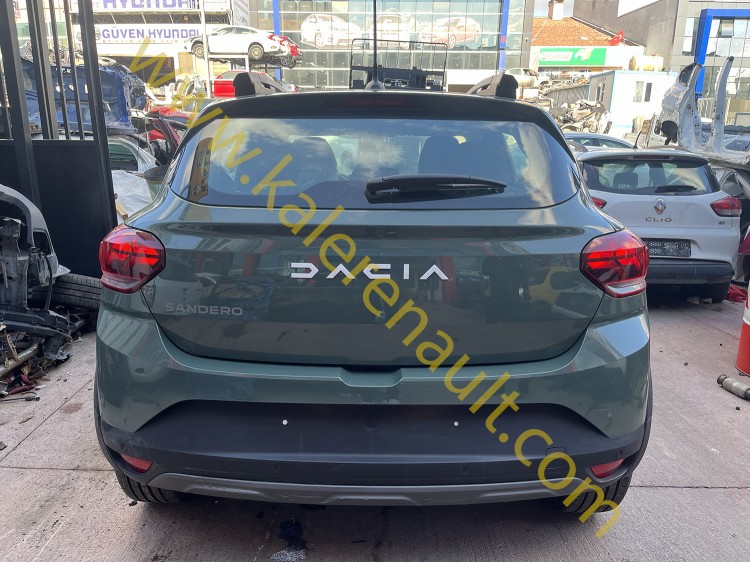 Dacia Sandero 3 Arka Bagaj Kapağı (Haki Yeşil)