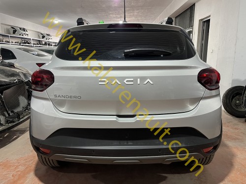 Dacia Sandero 3 Arka Bagaj Kapağı (Ayışığı Gri)