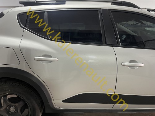 Dacia Sandero 3 Sağ Arka Kapı (Ayışığı Gri)
