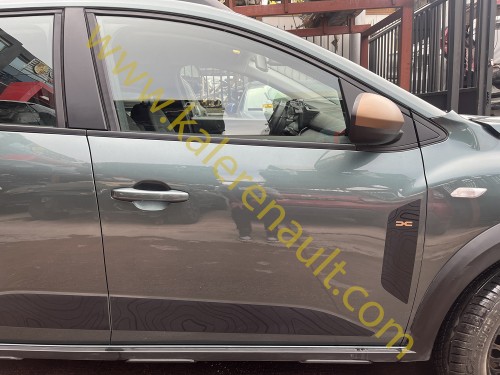 Dacia Sandero Stepway 3 Sağ Ön Kapı (Sedir Yeşil) 801003355R