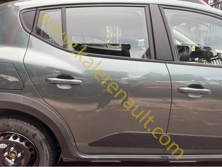 Dacia Sandero Stepway 3 Sağ Arka Kapı (Sedir Yeşil) 821002247R