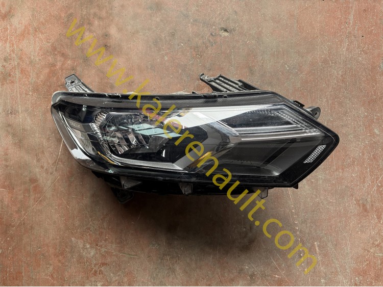 Dacia Sandero 3 Sağ Ön Far 260104188R