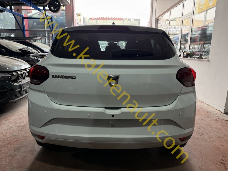 Dacia Sandero 3 Arka Bagaj Kapağı (Beyaz) 901006055R