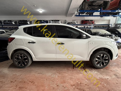 Dacia Sandero 3 Sağ Marşpiyel Sacı Kesme (Beyaz) 764606542R