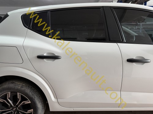 Dacia Sandero 3 Sağ Arka Kapı (Beyaz) 821002247R