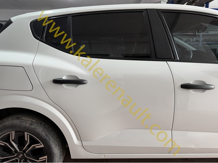 Dacia Sandero 3 Sağ Arka Kapı (Beyaz) 821002247R