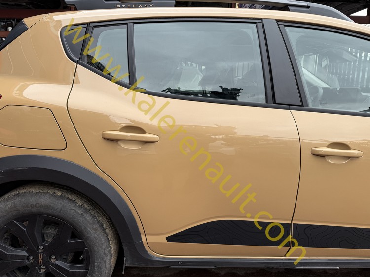 Dacia Sandero 3 Sağ Arka Kapı (Safari Bej Sarı) 821002247R