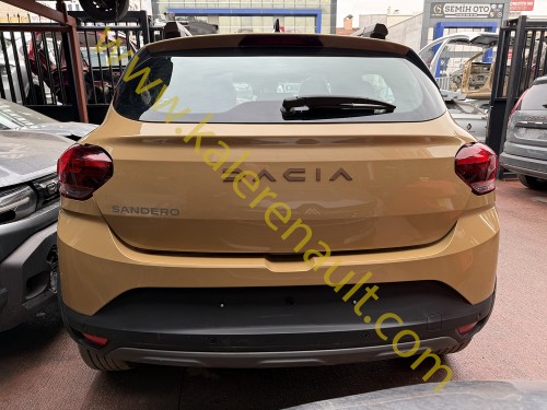 Dacia Sandero 3 Arka Bagaj Kapağı (Safari Bej Sarı) 901008773R