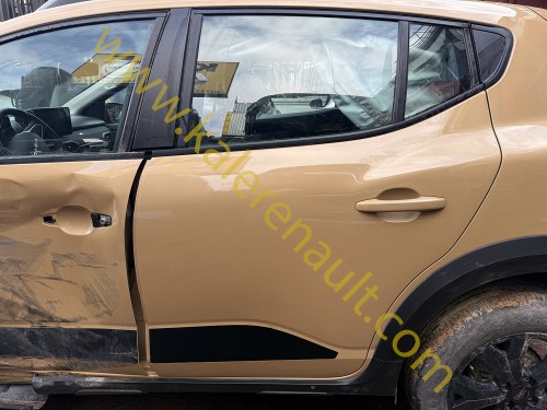 Dacia Sandero 3 Sol Arka Kapı (Safari Bej Sarı) 821016131R