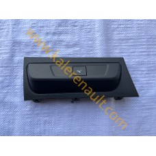 Dacia Sandero 3 Torpido Düğme Suportu 251636619R Dacia Sandero 3 Torpido Düğme Suportu 251636619R