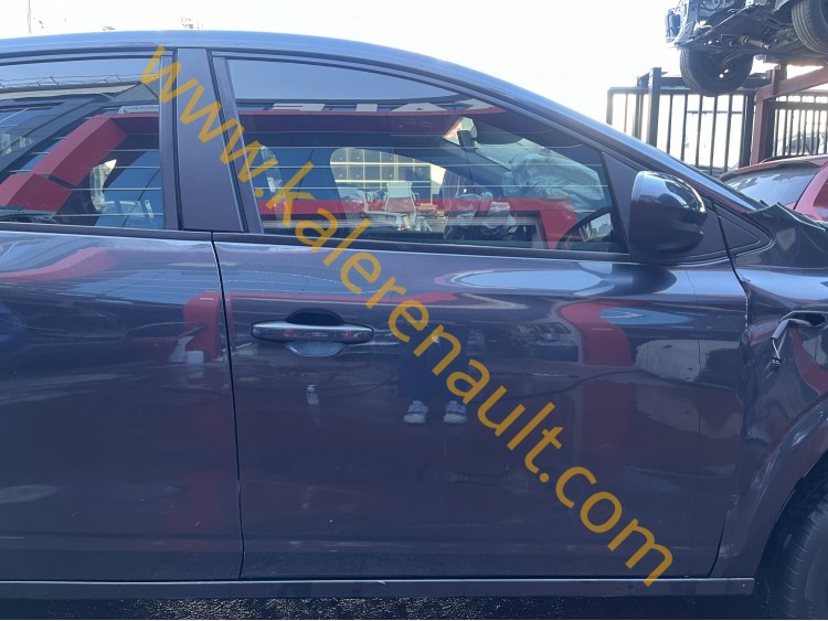 Renault Taliant Sağ Ön Kapı (Füme Gri)
