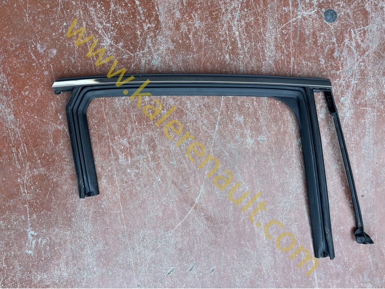 Renault Clio 5 Sağ Arka Cam Fitili Krom (Nikelajlı) 823303436R
